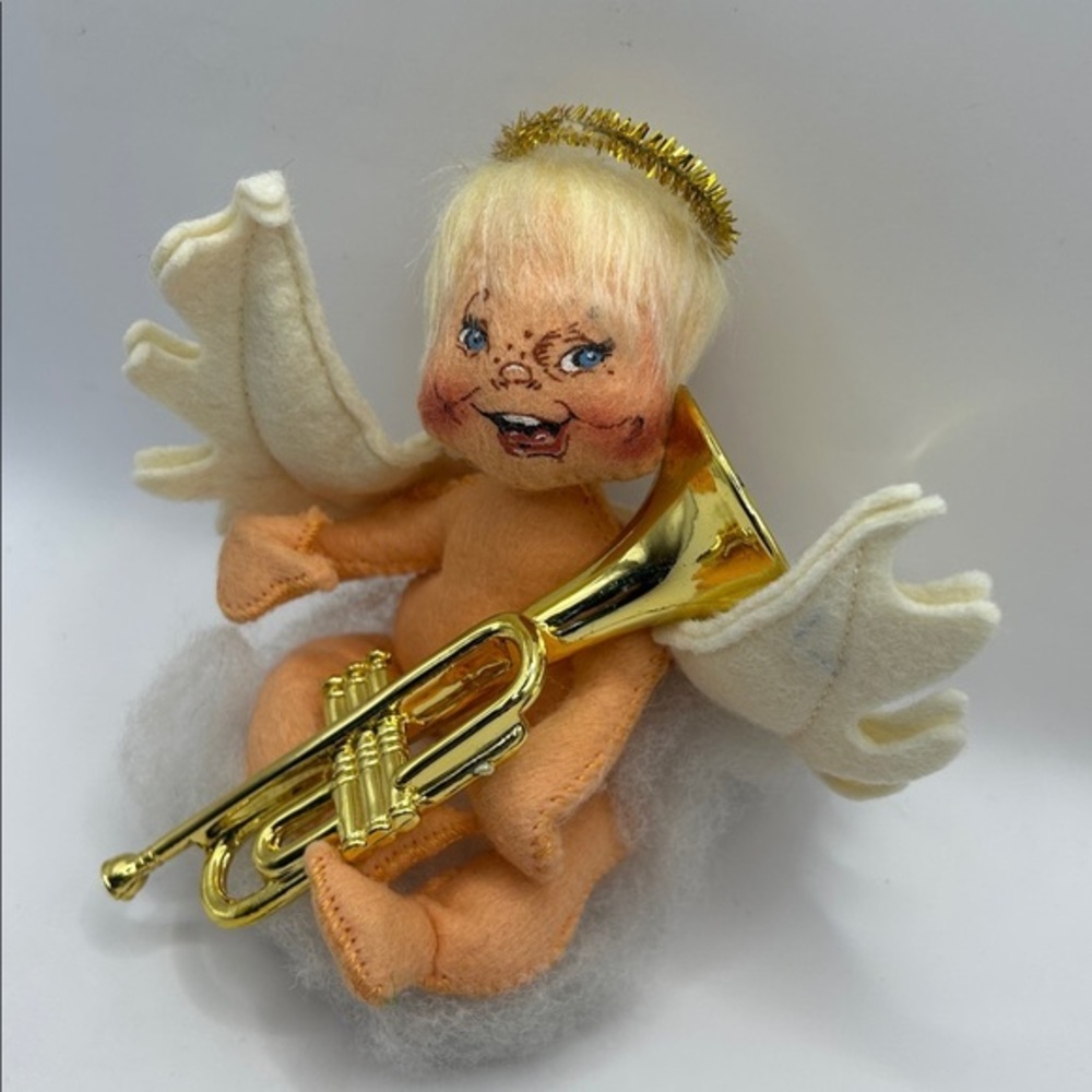 Annalee Angel cherub with gold horn